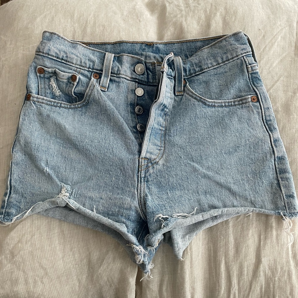 Levi’s 501 cutoff denim shorts